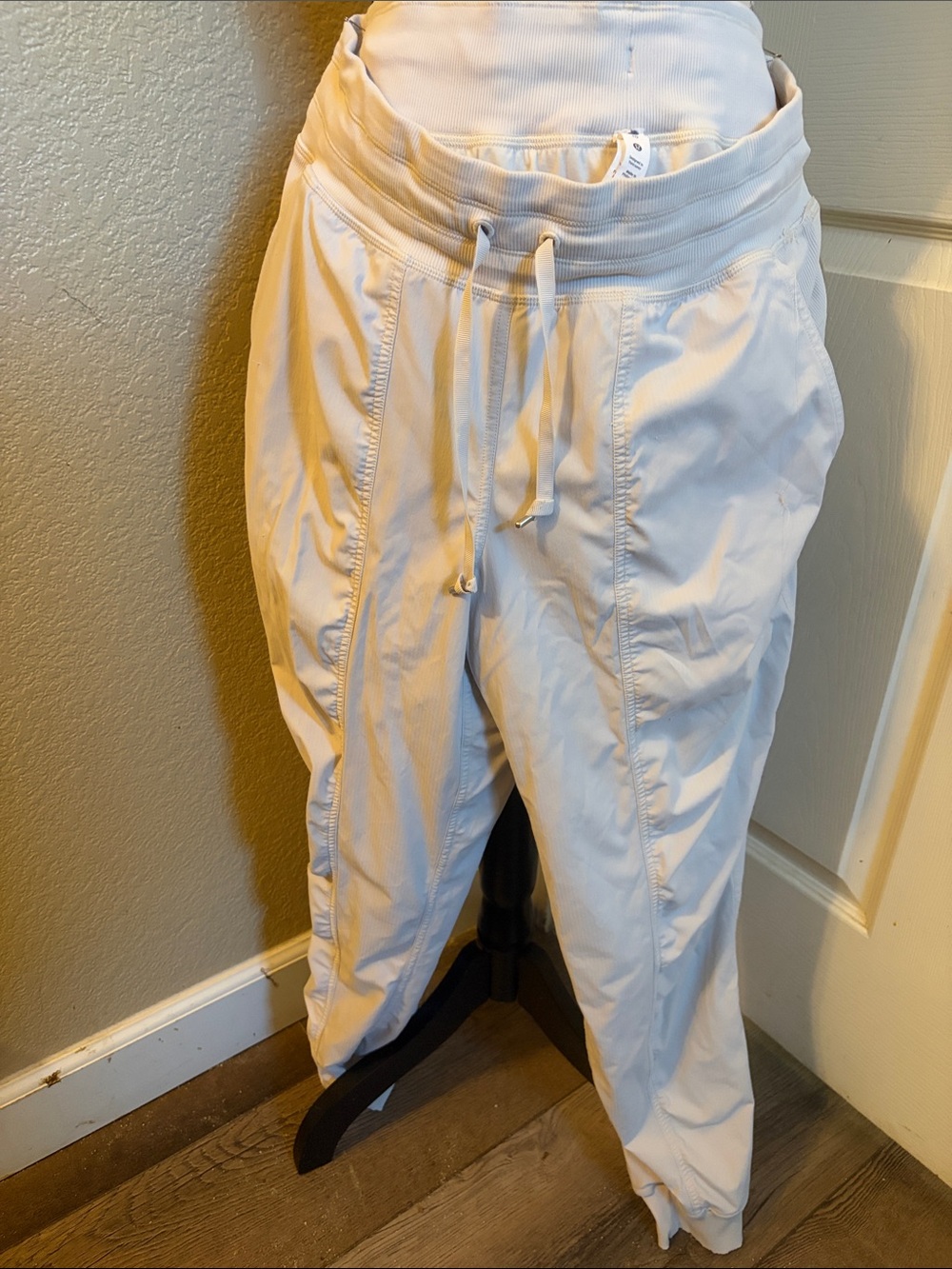 Lululemon Women's Dance Light Beige Drawstring Jogger Pants